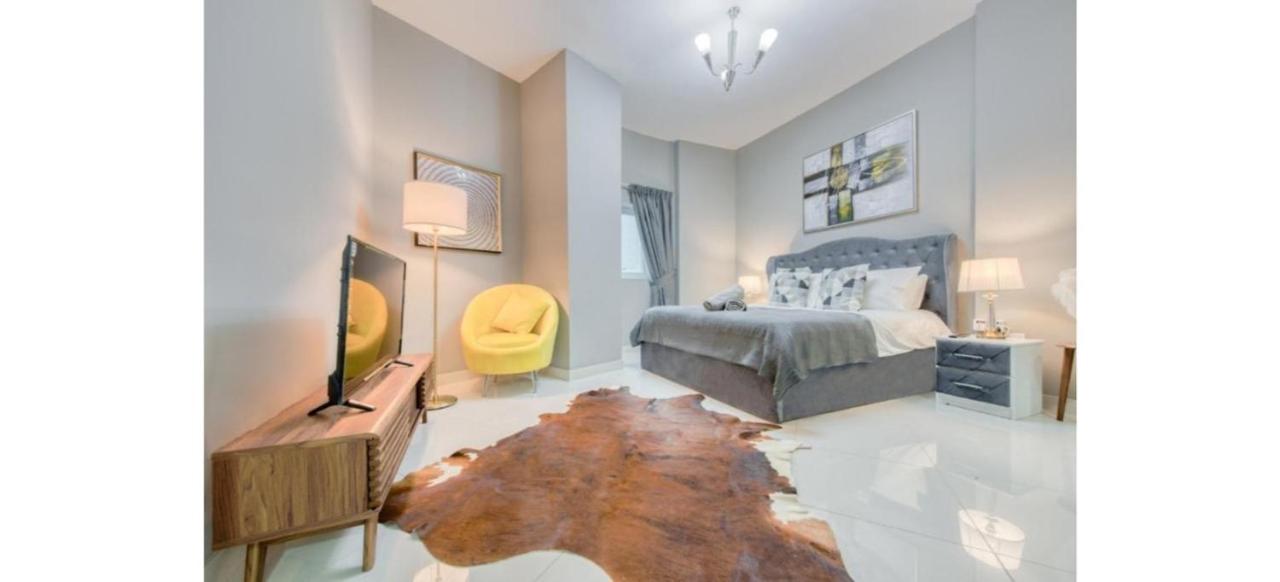 Luxurious 4-Bedroom Duplex Villa Apartment Near Jbr Dubai Luaran gambar