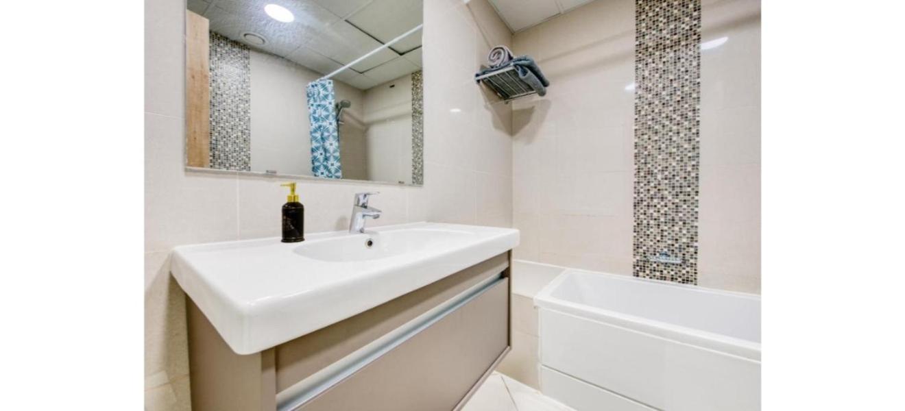 Luxurious 4-Bedroom Duplex Villa Apartment Near Jbr Dubai Luaran gambar
