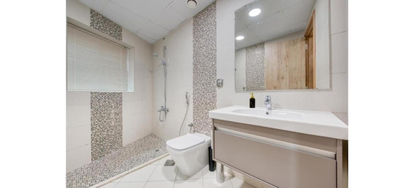 Luxurious 4-Bedroom Duplex Villa Apartment Near Jbr Dubai Luaran gambar